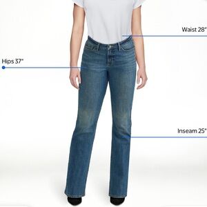Lee Classic Denim Jeans 6S
Classic Blue Women's Jeans